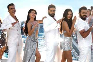 Qayamat (Teaser): Akshay Kumar, Abhishek Bachchan, Riteish Deshmukh, Jacqueline Fernandez, Sonam Bajwa, Nargis Fakhri | Housefull 5