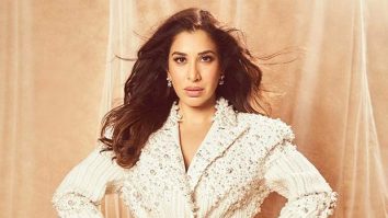 Sophie Choudry’s live show features candid interaction with a security guard