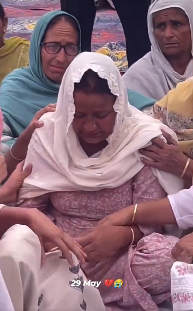 Sidhu Moosewala’s mother breaks down at prayer meeting on his 3rd death anniversary in Punjab 