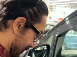 Aamir Khan gets clicked at the airport with girlfriend Gauri Spratt