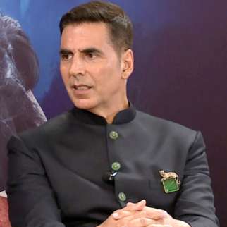 Akshay Kumar's HILARIOUS encounter with audience outside Gaiety Galaxy!