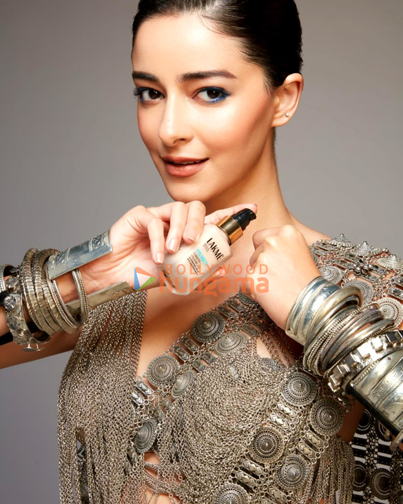 ananya panday 3 320
