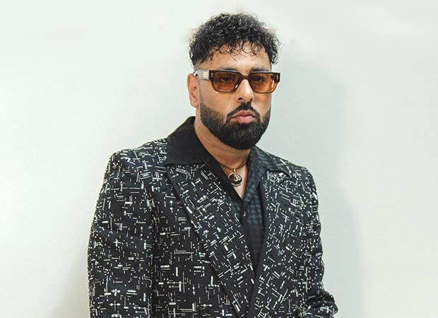 Badshah Marks Paris Fashion Week की शुरुआत अमीरी शो में फ्रांसीसी मोंटाना, जे बाल्विन, और स्टीवे के साथ उपस्थिति में है