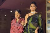 Kajol sister Tanisha Mukherjee & Mother Tanuja spotted to support Kajol
