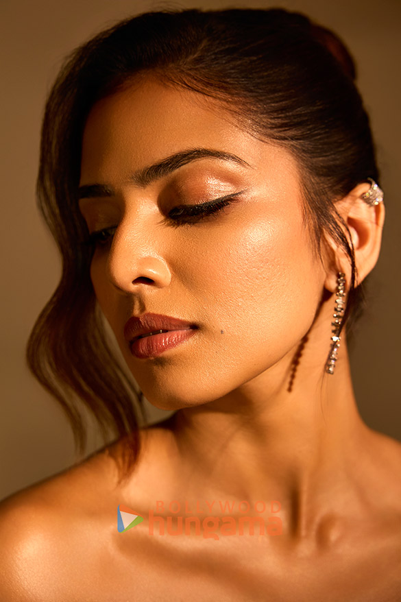 malavika mohanan 5 27