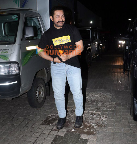 photos aamir khan gauri spratt and team sitaare zameen par snapped at juhu pvr 6