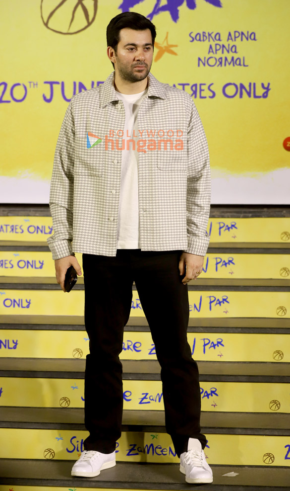 photos aamir khan salman khan tiger shroff genelia deshmukh vicky kaushal and others grace the premiere of sitaare zameen par 11 2
