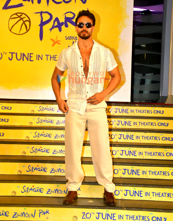 photos aamir khan tiger shroff and others grace the premiere of sitaare zameen par 17