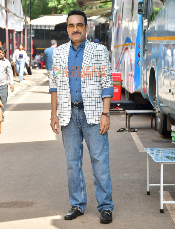 photos aditya roy kapur sara ali khan ali fazal fatima sana shaikh and others snapped promoting metro in dino on the sets of the kapil sharma show 6