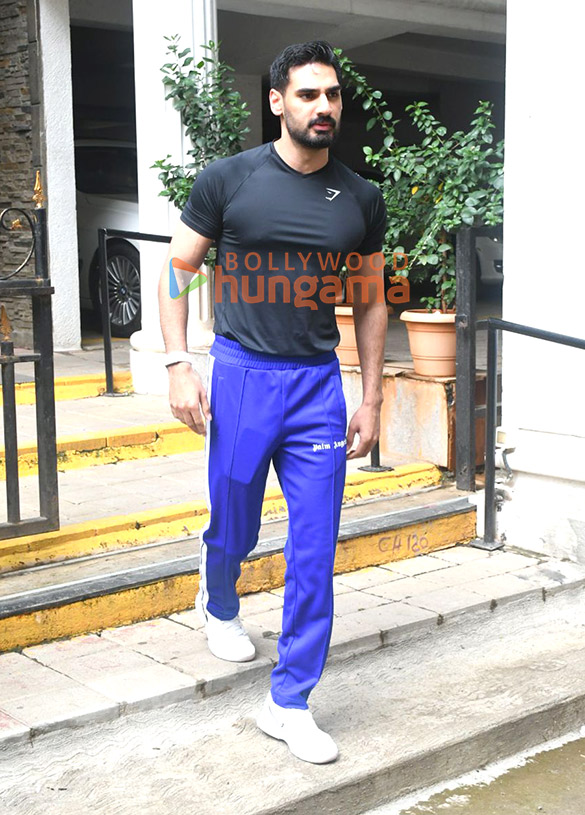 photos ahan shetty snapped outside a clinic in khar 4