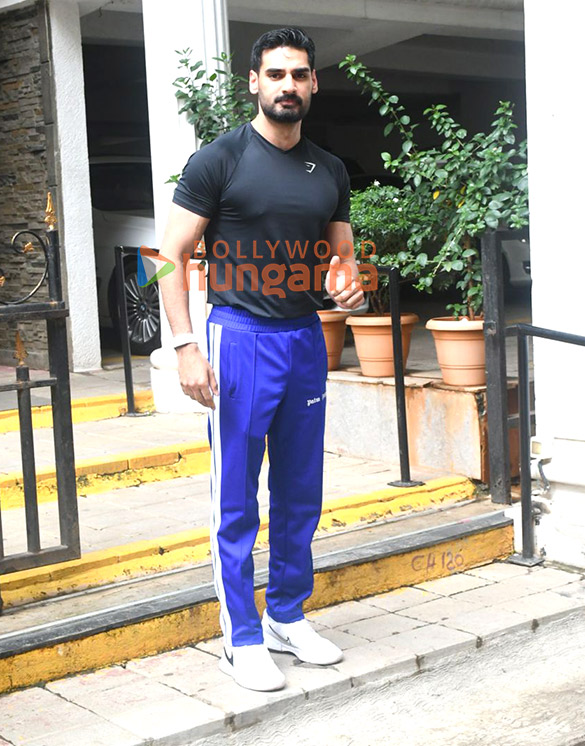 photos ahan shetty snapped outside a clinic in khar 5