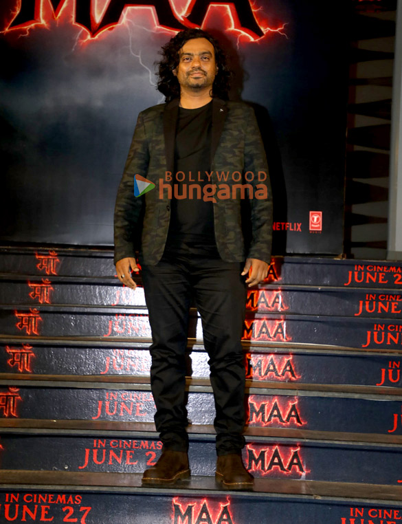 photos ajay devgn rohit shetty kajol and others grace the premiere of maa 19