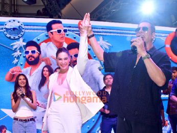 Photos: Akshay Kumar, Jacqueline Fernandez, Sonam Bajwa, Nana Patekar and others snapped promoting their film Housefull 5 in Pune | Parties & Events