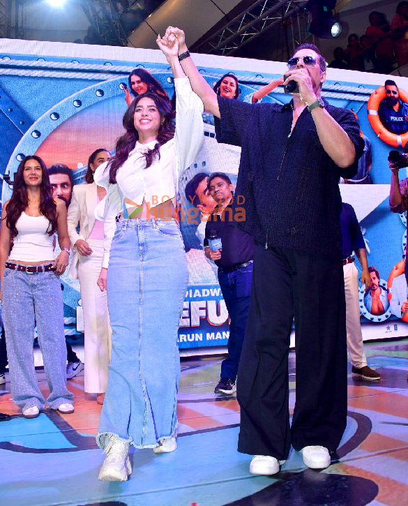 photos akshay kumar jacqueline fernandez sonam bajwa nana patekar and others snapped promoting their film housefull 5 in pune 6