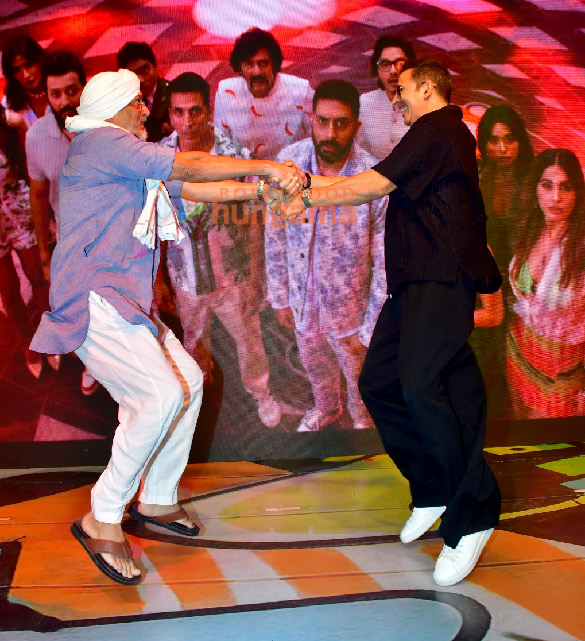 photos akshay kumar jacqueline fernandez sonam bajwa nana patekar and others snapped promoting their film housefull 5 in pune 7