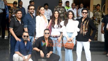 Photos: Akshay Kumar, Jacqueline Fernandez, Sonam Bajwa, Nargis Fakhri and others snapped promoting Housefull 5 at Kalina airport