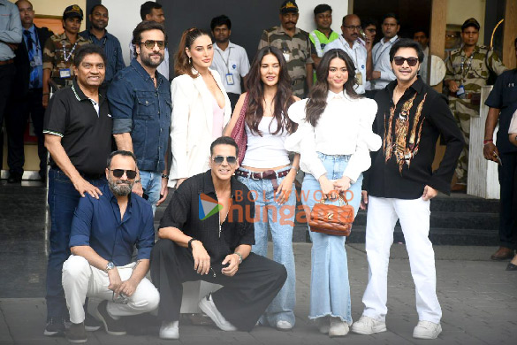 Photos: Akshay Kumar, Jacqueline Fernandez, Sonam Bajwa, Nargis Fakhri and others snapped promoting Housefull 5 at Kalina airport Photos: Akshay Kumar, Jacqueline Fernandez, Sonam Bajwa, Nargis Fakhri and others snapped promoting Housefull 5 at Kalina airport