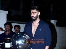 Photos: Arjun Kapoor snapped celebrating his birthday and cutting cake with the media