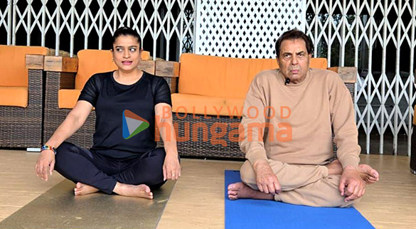 photos dharmendra marks world yoga day at his lonavala farmhouse along with actress ekta jain 9