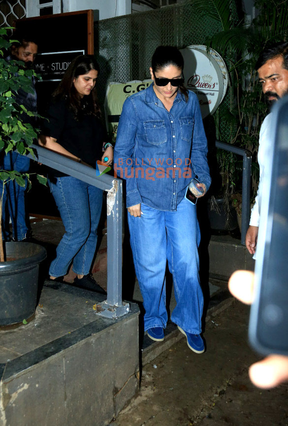 photos kareena kapoor khan snapped in bandra 2 29