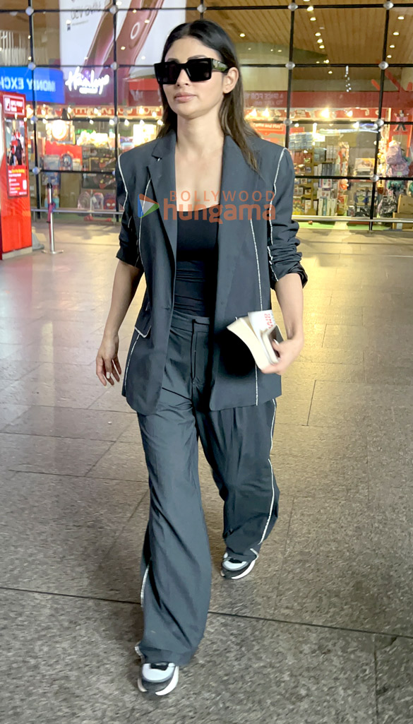 photos mouni roy sooraj pancholi and abhijeet bhattacharya snapped at the airport 1 2