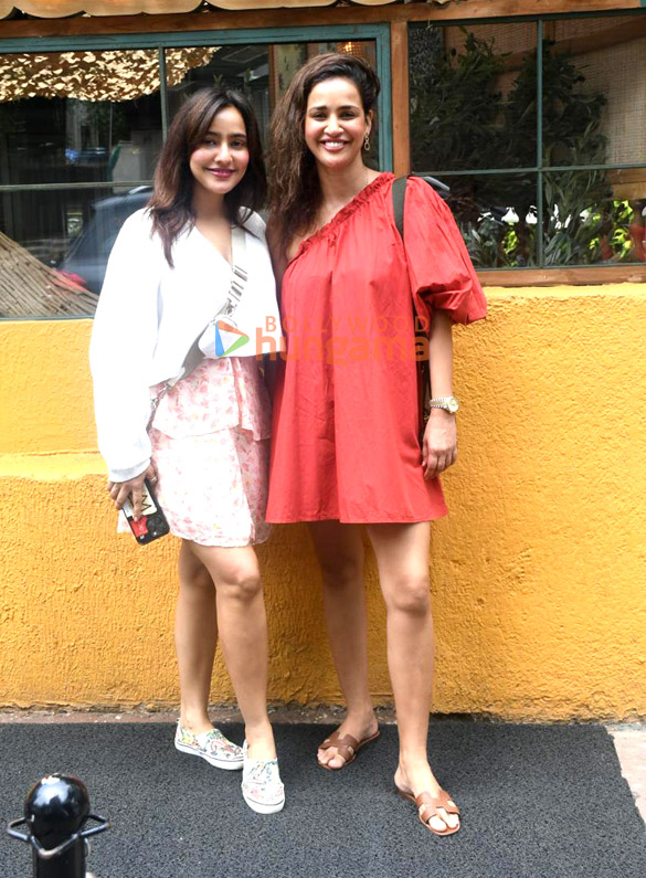 photos neha sharma and aisha sharma snapped outside restaurant in bandra 3