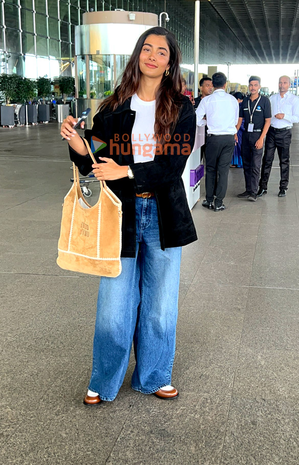 photos pooja hegde ishaan khatter huma qureshi and siddhant chaturvedi snapped at the airport 5
