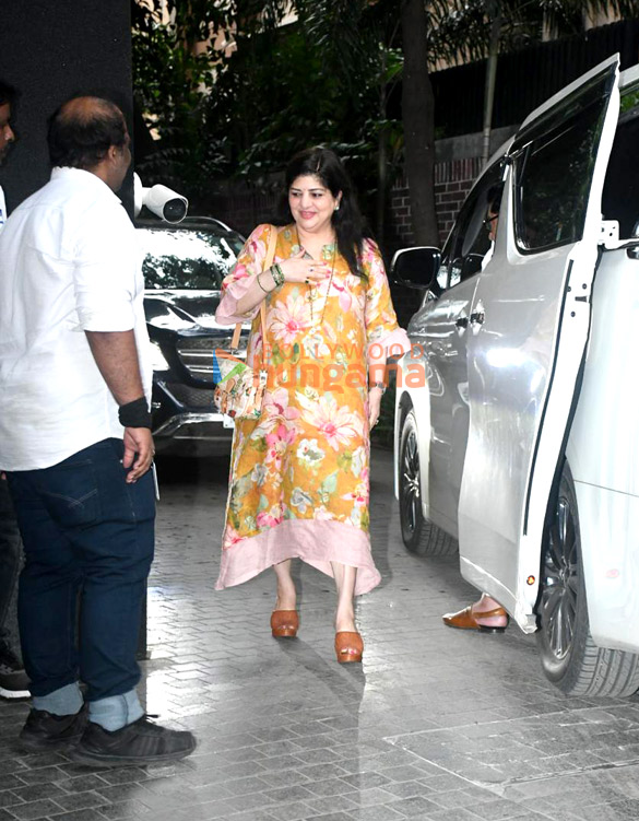 photos raj thackeray and sharmila thackeray snapped at the special screening of sitaare zameen par at excel entertainment office 4
