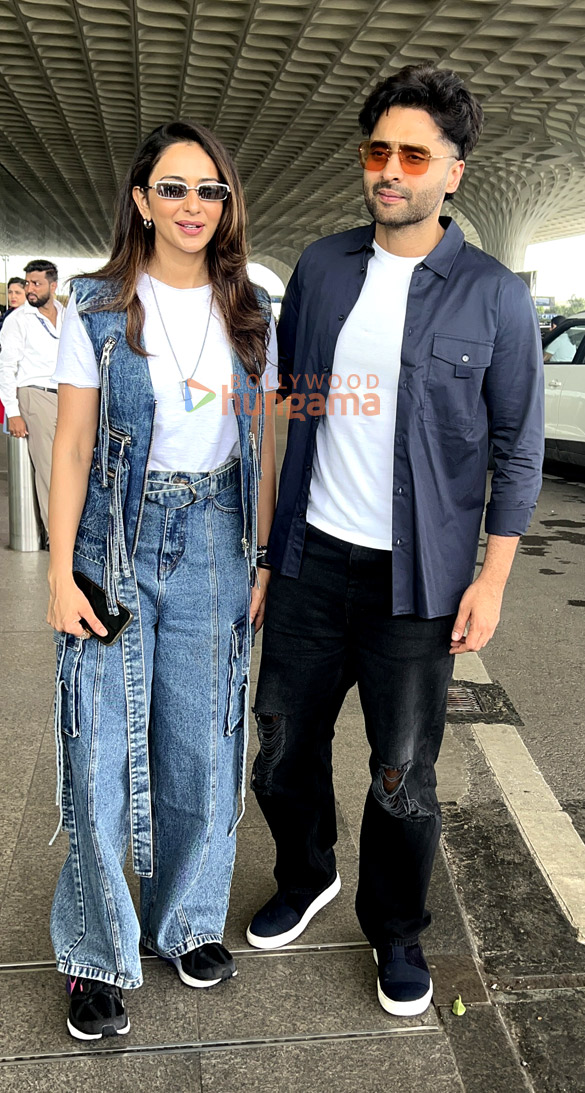 photos rakul preet singh jackky bhagnani sonam kapoor ahuja and others snapped at the airport 4