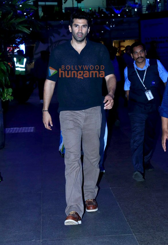 photos sara ali khan and aditya roy kapur snapped at the airport 2