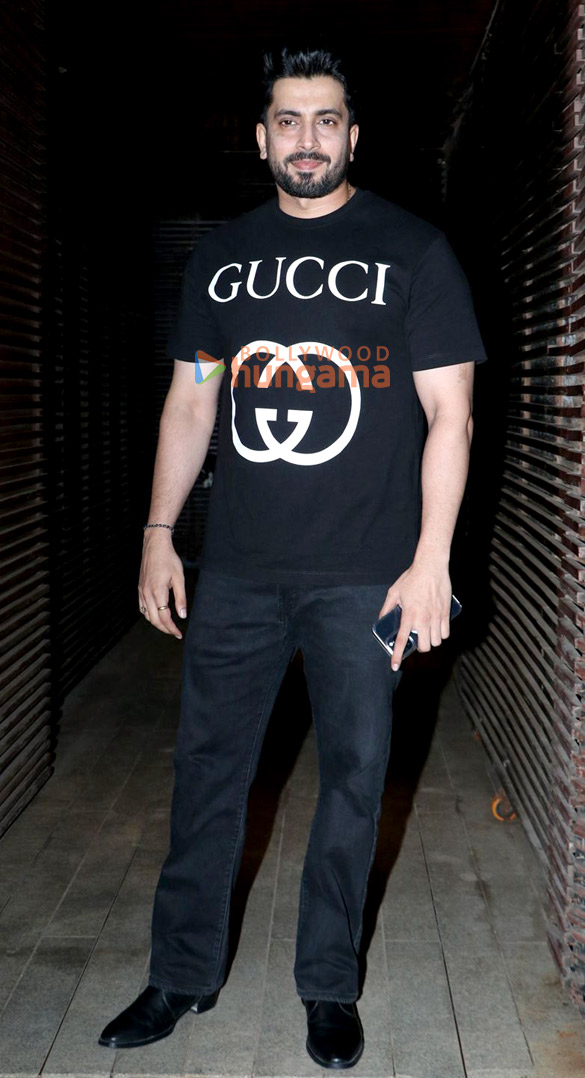 photos shah rukh khan varun dhawan mrunal thakur and others attend fitness trainer prashant sawants marriage reception 5