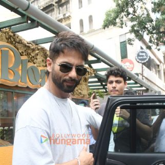 Photos: Shahid Kapoor spotted outside a restaurant in Bandra
