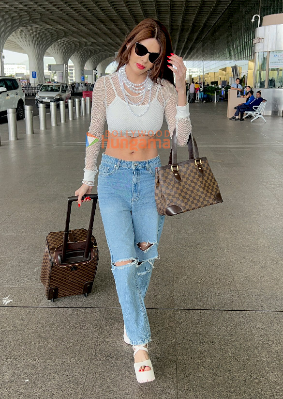 photos sherlyn chopra snapped at the airport 2 3