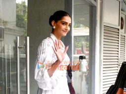 Photos: Sonam Kapoor Ahuja snapped outside the Exceed office in Bandra