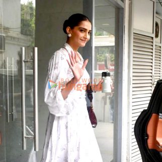 Photos: Sonam Kapoor Ahuja snapped outside the Exceed office in Bandra