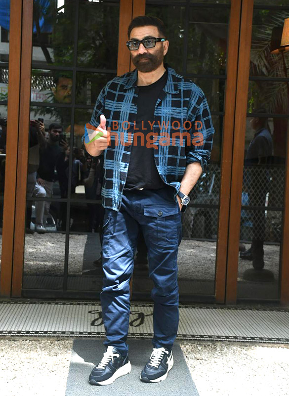 Photos: Sunny Deol snapped at Gigi in Bandra Photos: Sunny Deol snapped at Gigi in Bandra