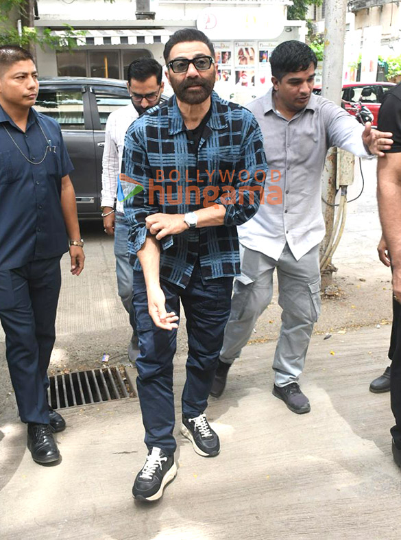 photos sunny deol snapped at gigi in bandra 4