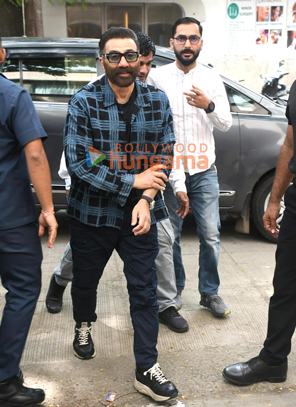 photos sunny deol snapped at gigi in bandra 5