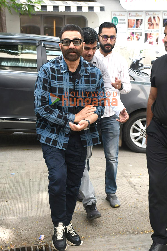 photos sunny deol snapped at gigi in bandra 6