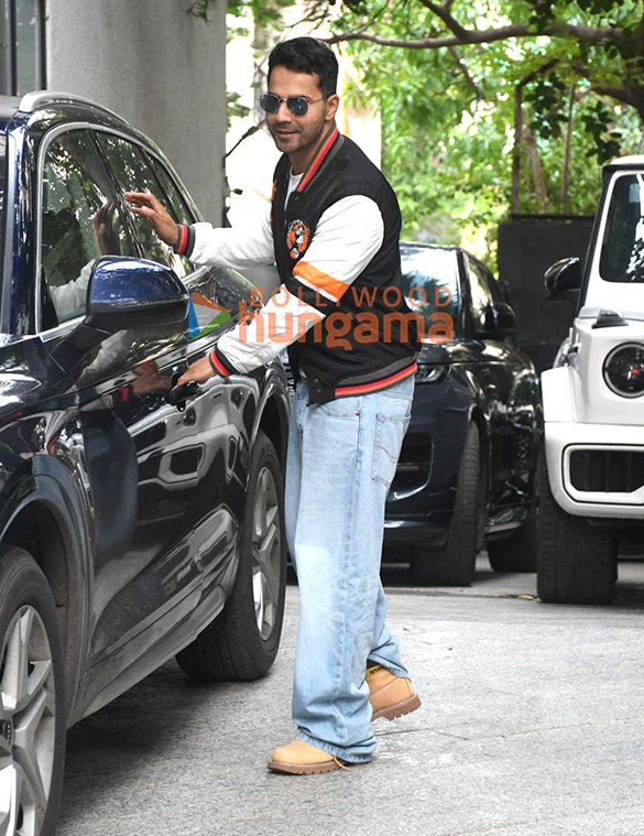 photos varun dhawan snapped outside maddock films office in santacruz 6
