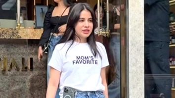 Uorfi Javed posing with her pretty sisters