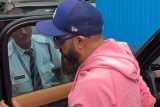 Guess who spotted in a pink hoodie