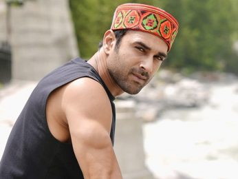 Pulkit Samrat soaks in Manali magic while shooting for Rahu Ketu; watch Pulkit Samrat soaks in Manali magic while shooting for Rahu Ketu; watch