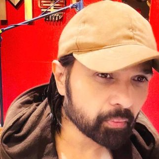 Himesh Reshammiya shuts down trolls live on stage in Delhi concert: “Naak se gau ya galey se?”