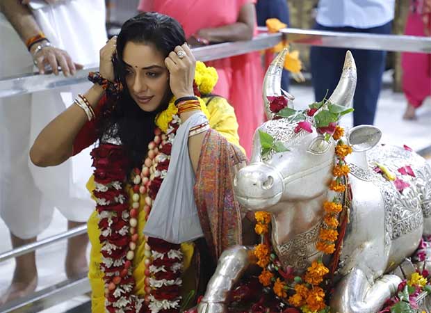 Rupali Ganguly seeks blessings at Mahakaleshwar Temple on Sawan Somwar