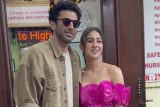 B-town reel couple Sara & Aditya spotted together
