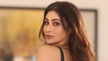 Gracefully timeless beauty! Mouni Roy