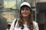 Isha Koppikar’s sweet chit chat with paps post gym