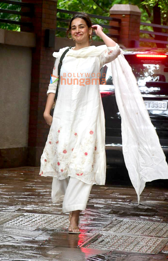 photos aisha sharma spotted outside her residence in bandra 6