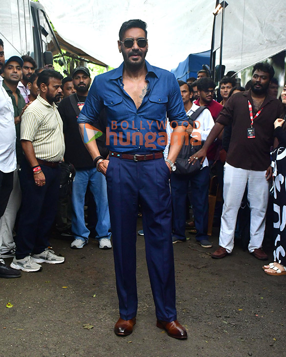 photos ajay devgn mrunal thakur ravi kishan and others snapped promoting son of sardaar 2 on the sets of the kapil sharma show 5